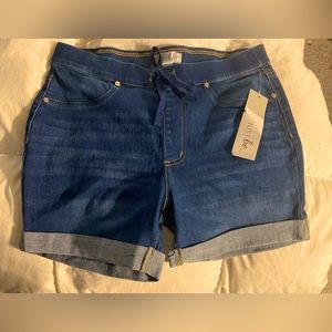 Just Be Women’s  Medium shorts new with tag